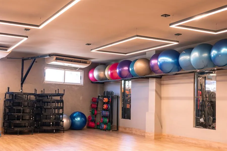 Sala de aulas coletivas na Stronger Mutondo