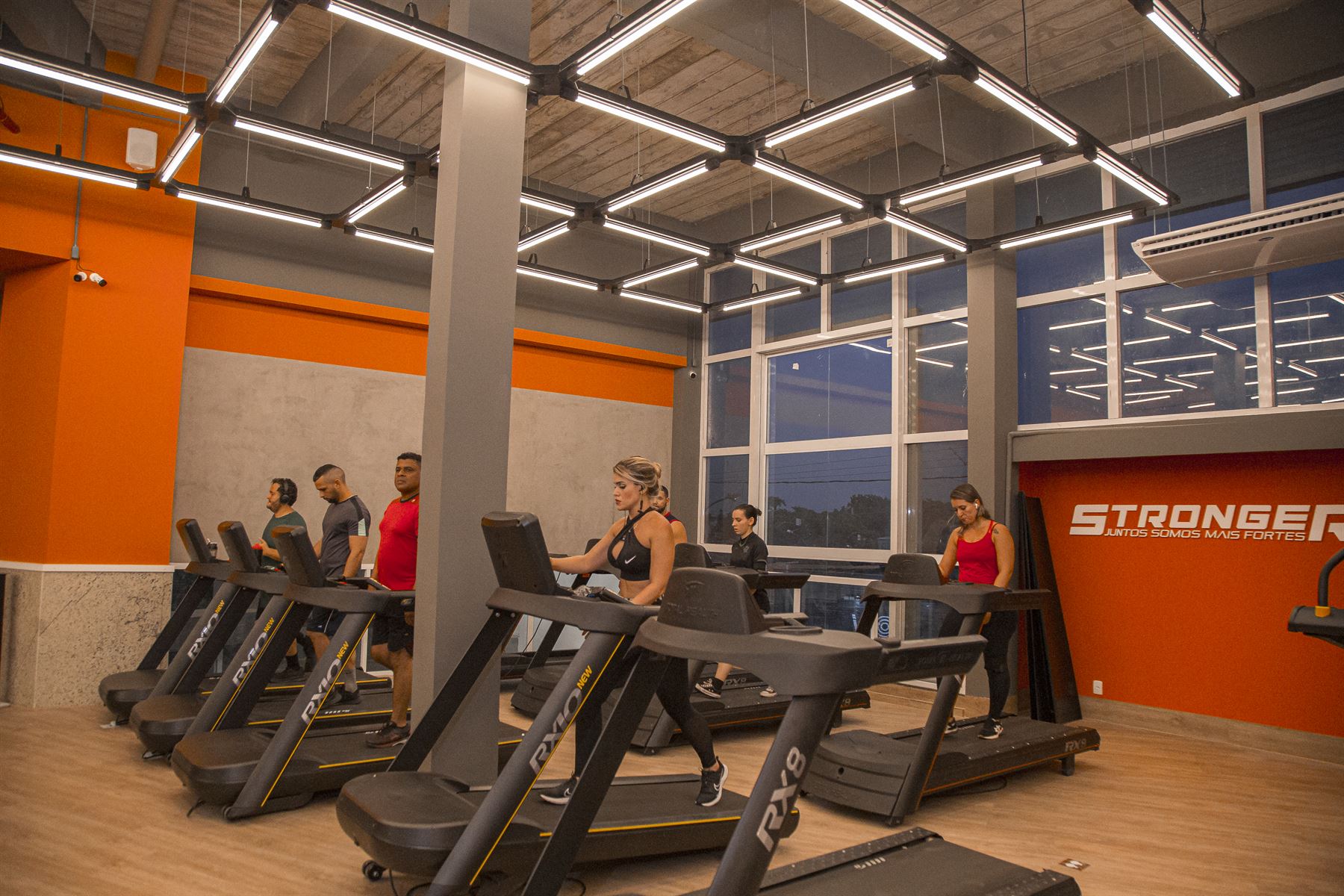 Área de cardio da Stronger Santa Luzia
