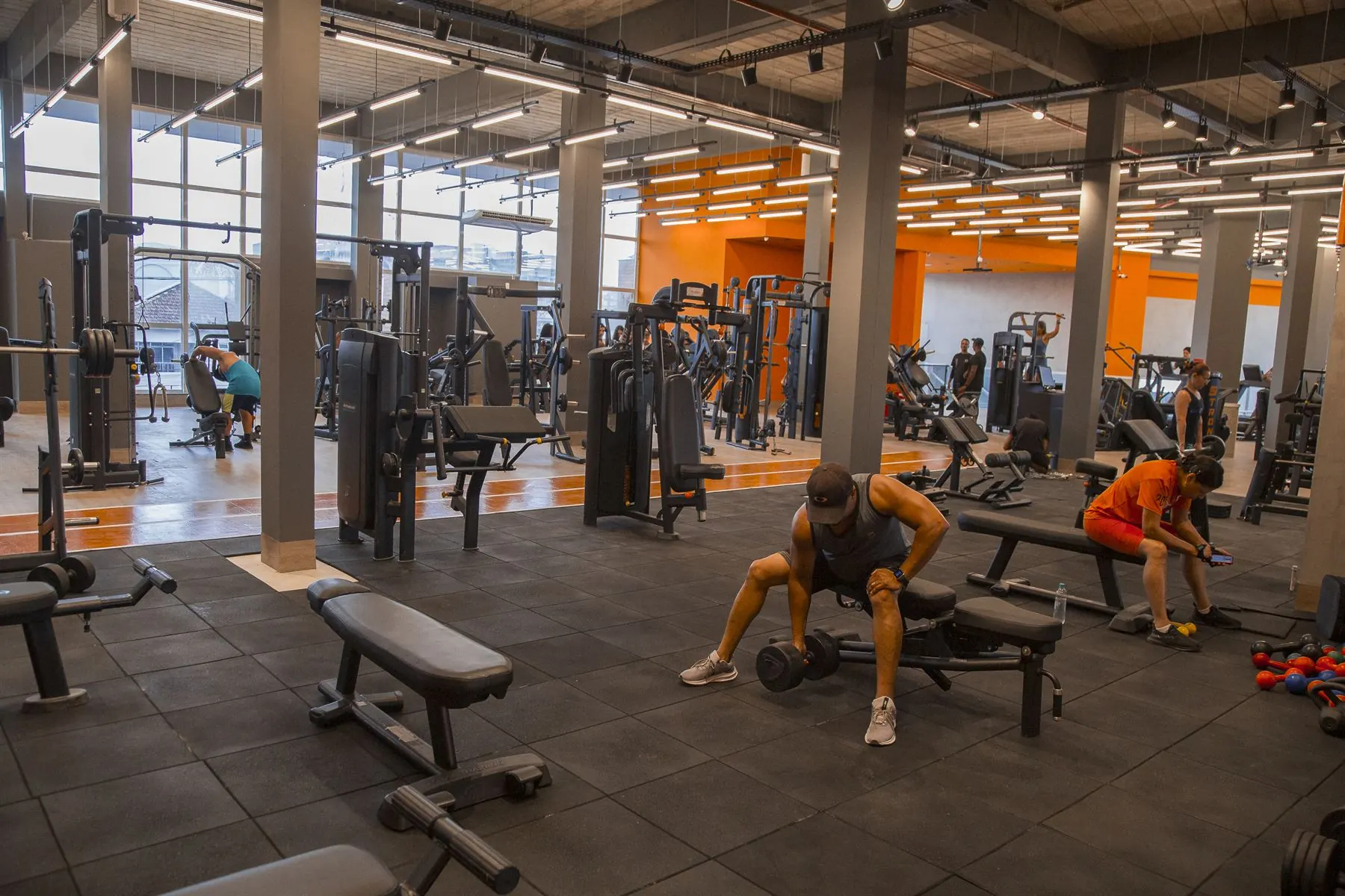 Sala de musculação da Stronger Santa Luzia