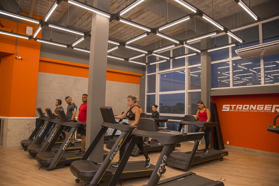 Área de cardio na Stronger Santa Luzia